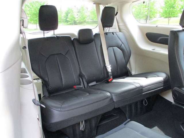 2017 Chrysler Pacifica Touring-L 4dr Mini-Van